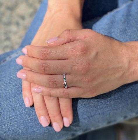 Micropavé Emerald Eternity Band